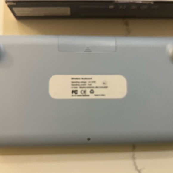 Metallic Wireless Keyboard New Comes - Picture 4 of 5